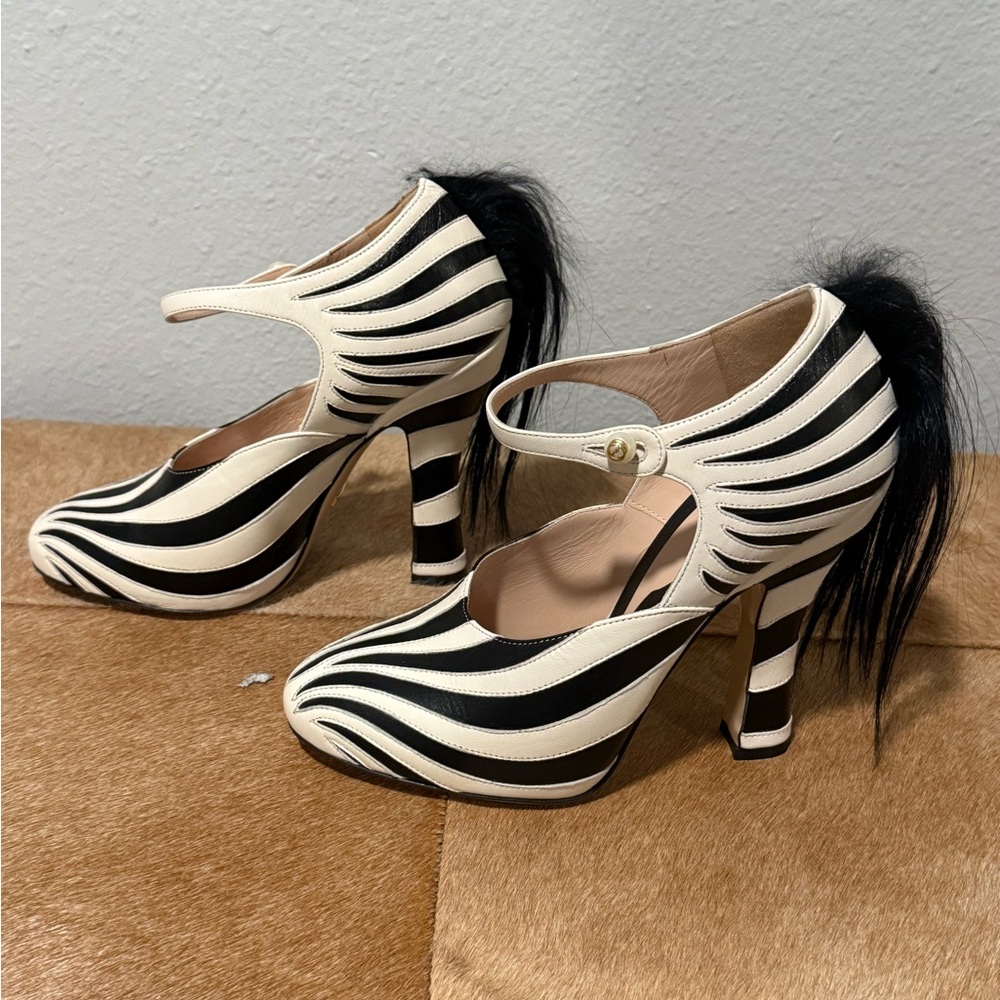 Gucci Lesley Mary Jane Pumps With Fur